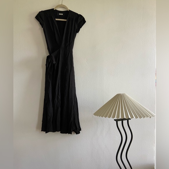 Reformation black tencel and linen deep v wrap midi dress with side bow - Picture 3 of 7